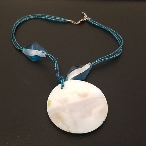 DONATED 🌸3 for 10 or FREE 🌸 Funky Blue Shell Necklace - Picture 3 of 3